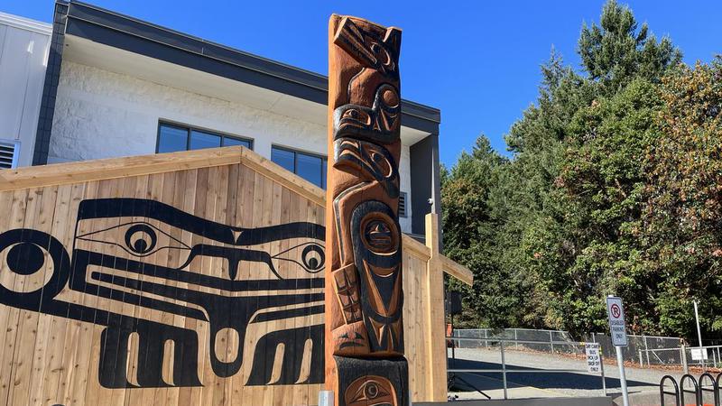 Welcome pole unveiled at former Snuneymuxw village site