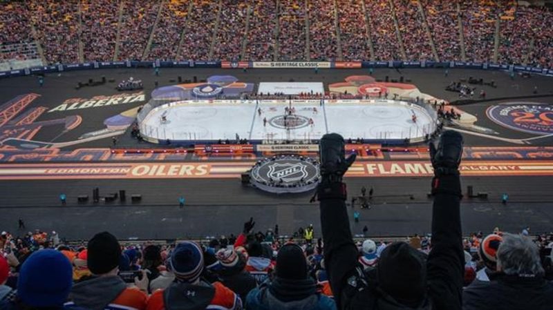 Hockey fans soak up Classic weather, Nickelback, rivalry