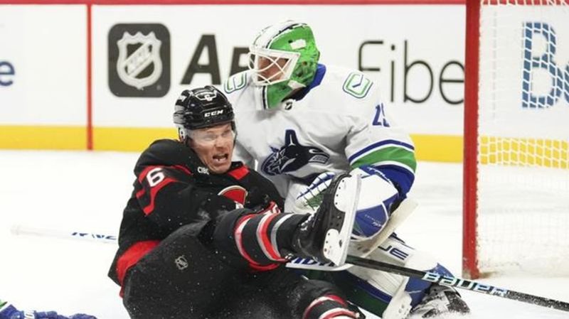 Boeser moves into tie for NHL goal-scoring lead as Canucks beat