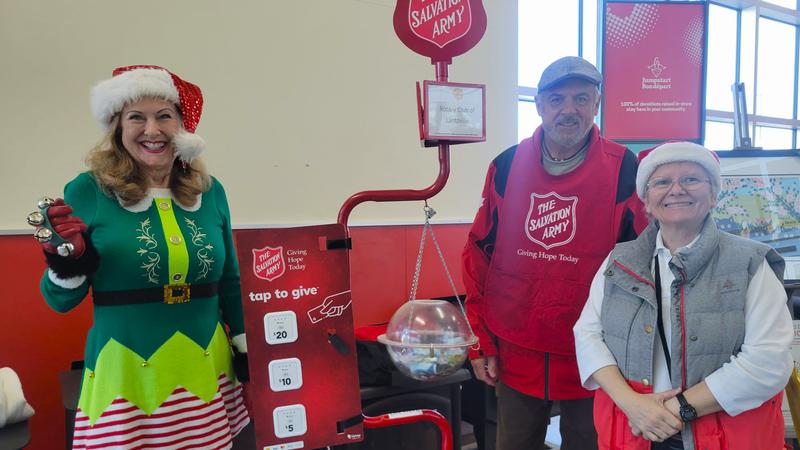 ‘This city is amazing:’ Nanaimo Salvation Army kettle campaign underway