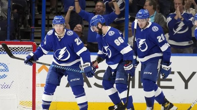 Stamkos and Glendening score 39 seconds apart as host Lightning