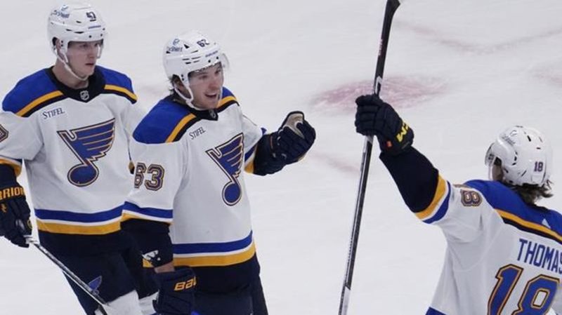 Blackhawks fall to Blues, are yet to win 2 straight this season