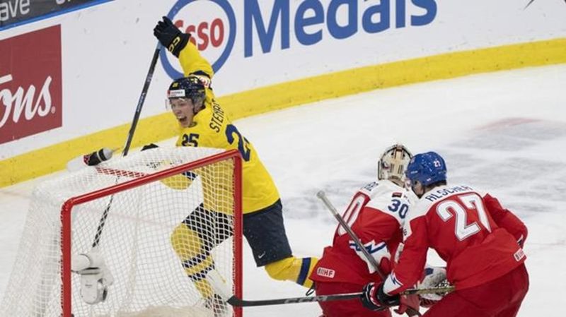 Prospekt Canucks vede Českou republiku k tomu, aby v semifinále Světa juniorů porazila Švédsko