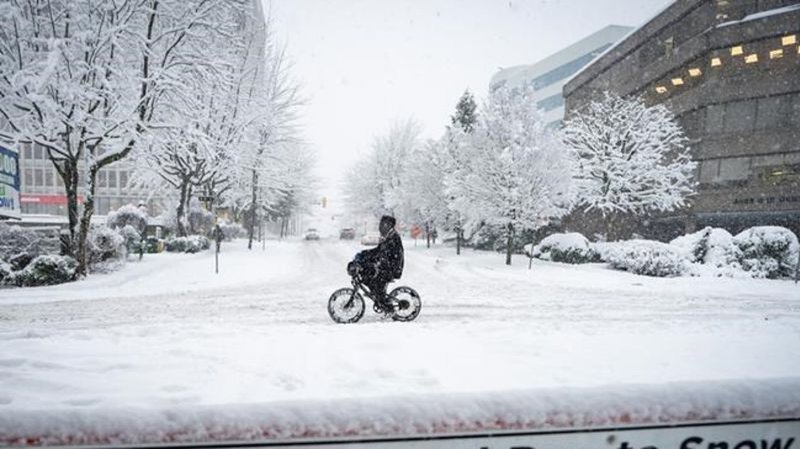 Winter weather shuts schools in B.C. again after Vancouver's snowiest day  since 1996