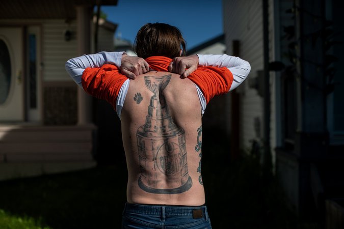 Edmonton Oilers superfan promises to touch up large back tattoo if team ...