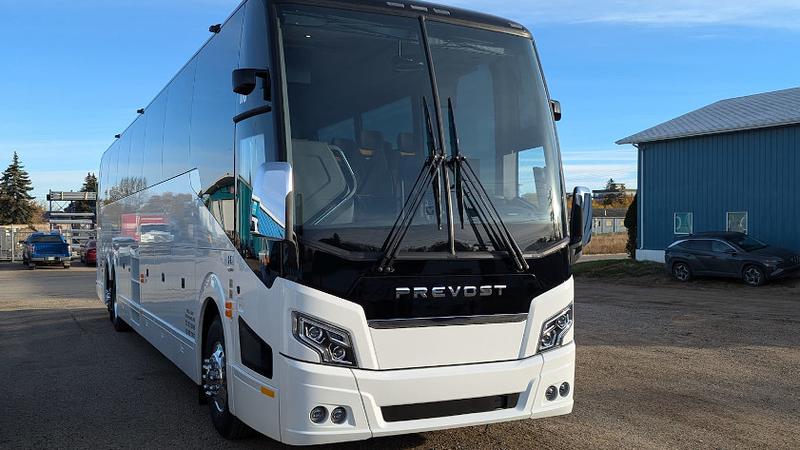 Prince Albert charter bus driver accused of being impaired while 52 youth on board