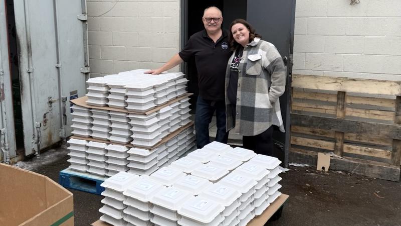Video: Medicine Hat pub Rossco’s helps Root Cellar to provide turkey meals to those in need at Christmas